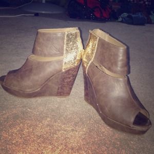 Brown and gold Wedges