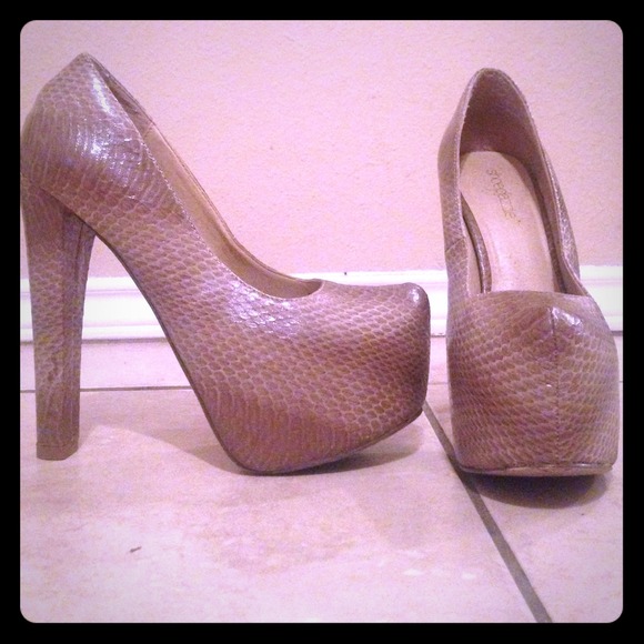 Nude snake print 6" heels