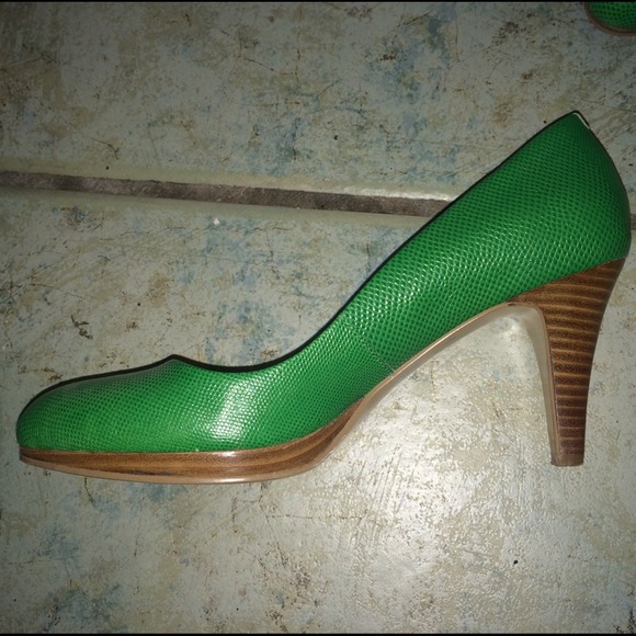 Nine West green heels