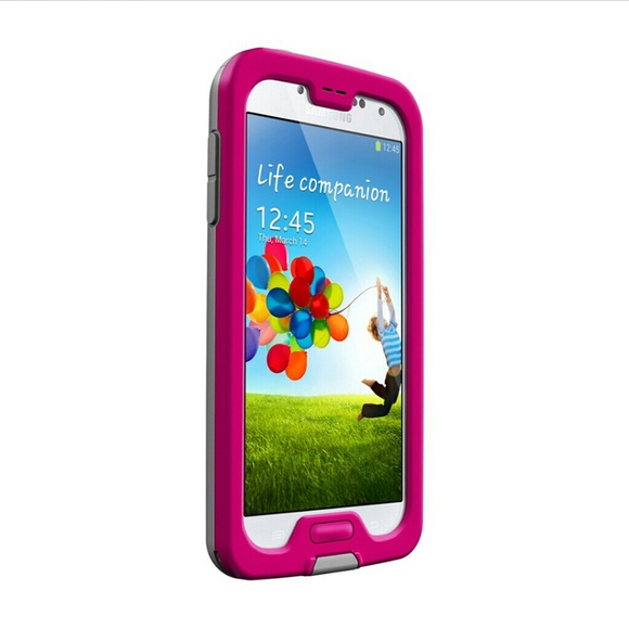 S4 lifeproof case (doesn't come with audio cable)
