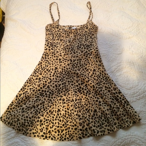H&M Dresses & Skirts - Cheetah print dress