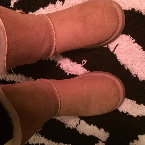 Ugg Bailey button