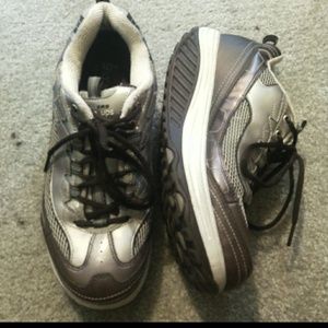 ON HOLD FOR BEAUTY1218