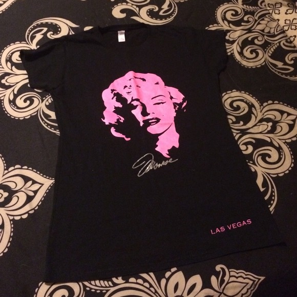 Marilyn Monroe shirt right off the strip in Vegas!