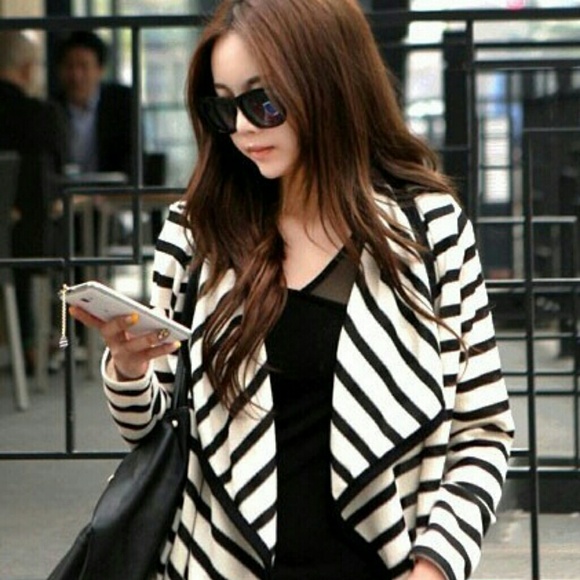 Black & white stripes asymmetric cardigan - Picture 2 of 2
