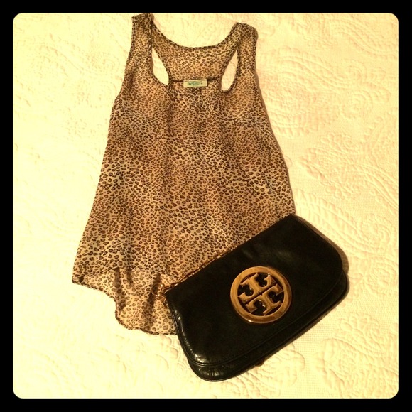 Tops - Cheetah print loose top