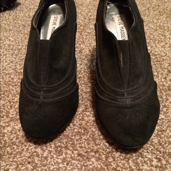 Black velour closed toe booties