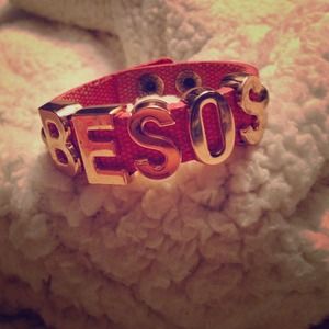 BCBG "besos" bracelet