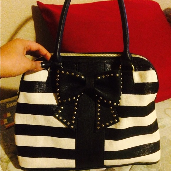 Betsey johnson Handbag💛🎀