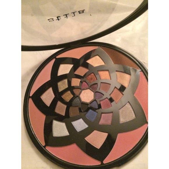 Stila Dream in Color Palette