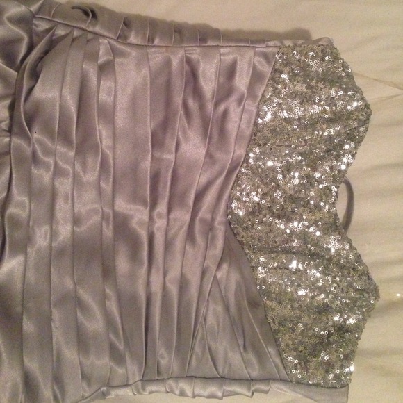 Silver dress with sequence - Picture 2 of 3