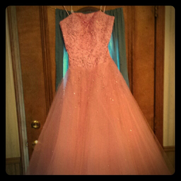 ???BALL GOWN???. NEVER WORN.