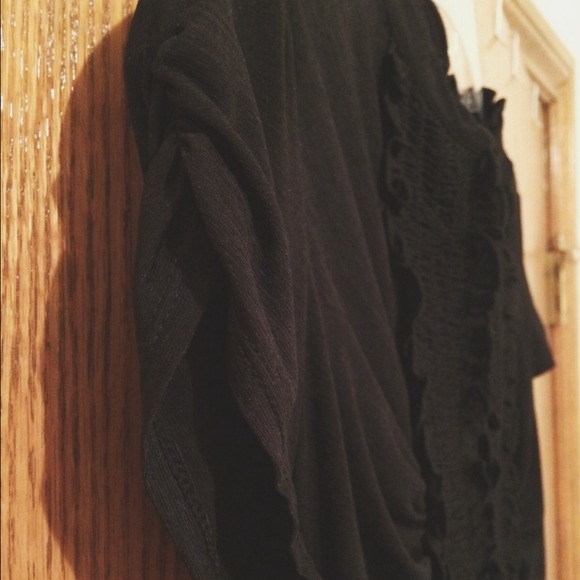 Sweet & Simple Rouched Black Top 👠 - Picture 3 of 4