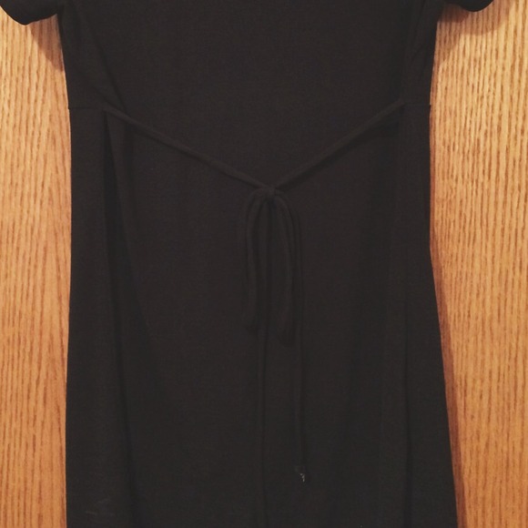 Sweet & Simple Rouched Black Top 👠 - Picture 4 of 4