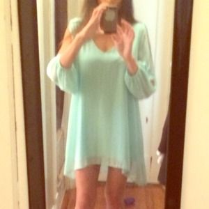 👗"Lulu's" long sleeve shift dress👗