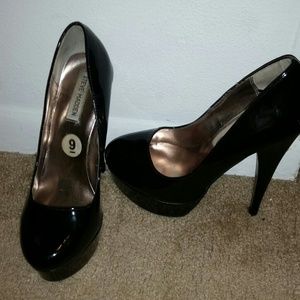Black Steve Madden Pumps