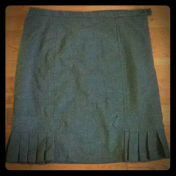 Max Studio Dresses & Skirts - 💋Max Studio Gray Wool Skirt💋