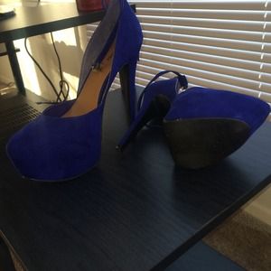 Blue suede pumps