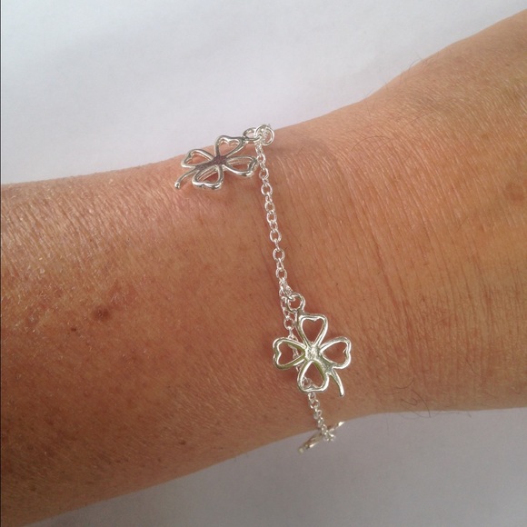 SALE Four Leaf Clover Bracelet LOWEST - Picture 2 of 3