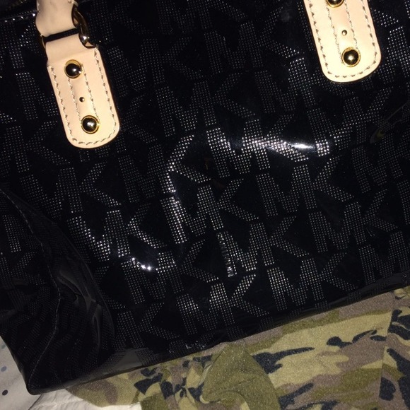 MK purse - Picture 1 of 4