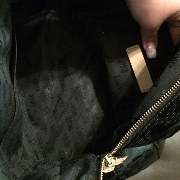 MK purse - Picture 4 of 4