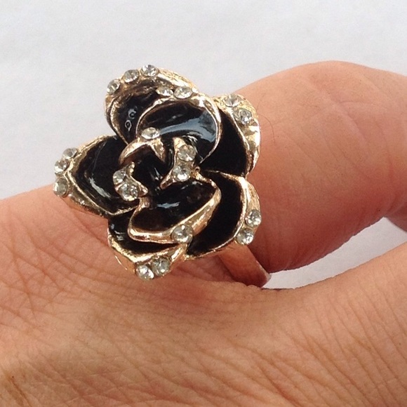 Black Rose Ring - Picture 2 of 3