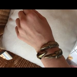 Adjustable eagle talon gold toned bracelet