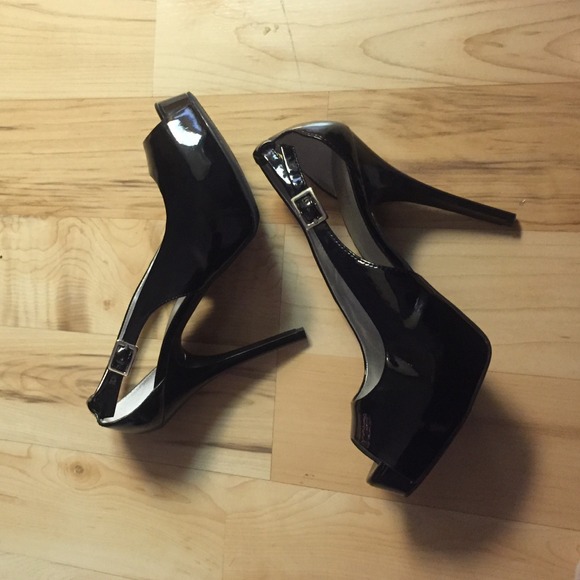 Black patent peep toe heels - Picture 2 of 4