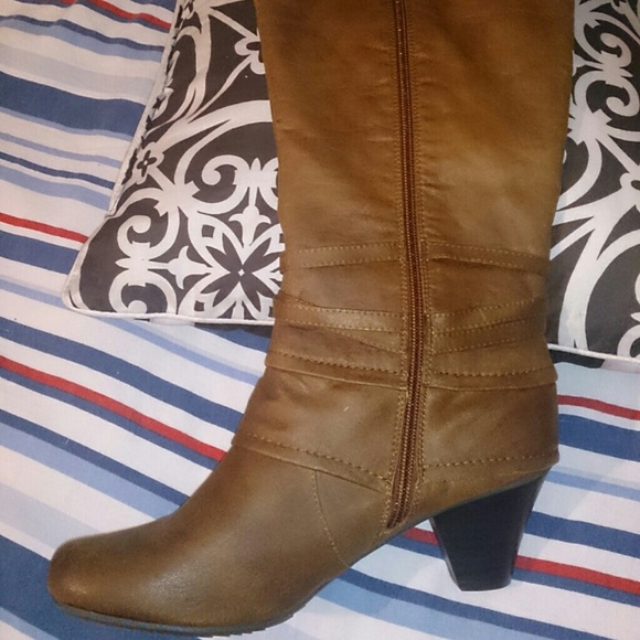 Bare Traps boots. - Picture 2 of 6