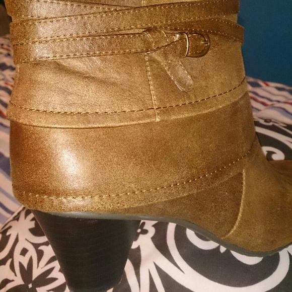 Bare Traps boots. - Picture 3 of 6