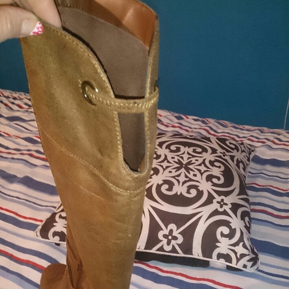 Bare Traps boots. - Picture 4 of 6