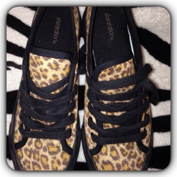 💋SOLD💋Xhilaration 💕cheetah platforms💕NWOT - Picture 2 of 4