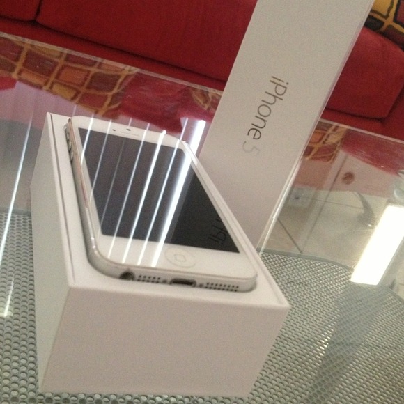 IPHONE FIVE IN GREAT CONDITION!
