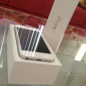 IPHONE FIVE IN GREAT CONDITION!