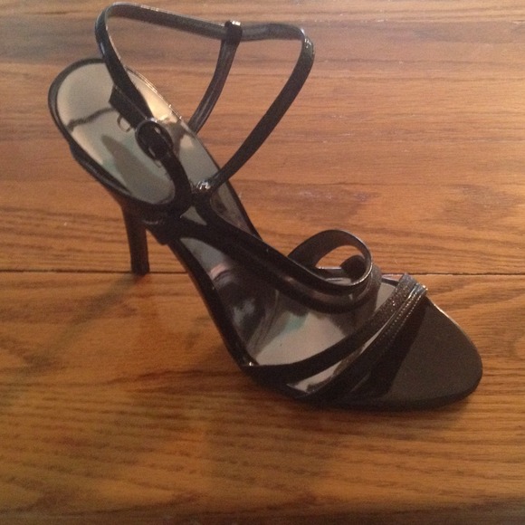 guess black strappy heels