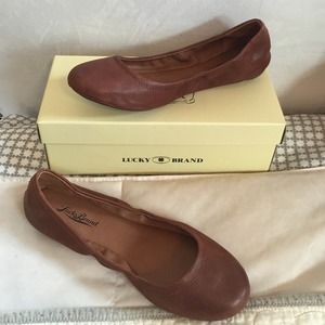 Lucky Brand BRAND NEW tan leather ballet flats