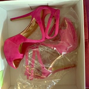 Dolce Vita Suede Cut Out Pump