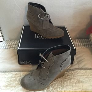 MIA BRAND NEW, never worn grey suede booties