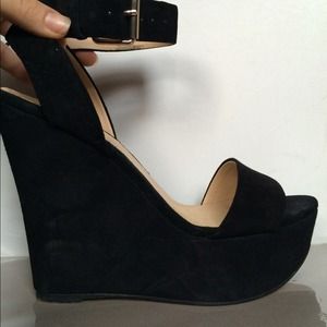 *SOLD* Black High Heel Aldo Shoes