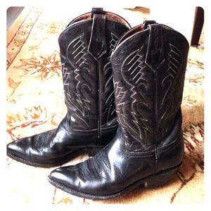 Beautiful comfortable  cowboy  boots!