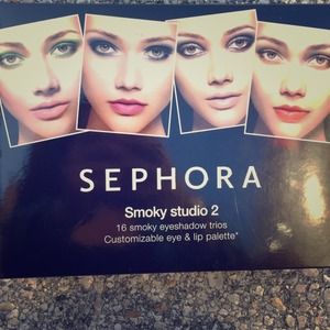 A Sephora eyeshadow palette