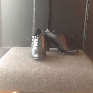 American Eagle Oxford heels