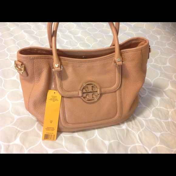 100% Authentic Tory Burch Amanda hobo bag.