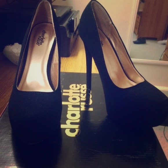 🚫SOLD🚫 Black suede heels