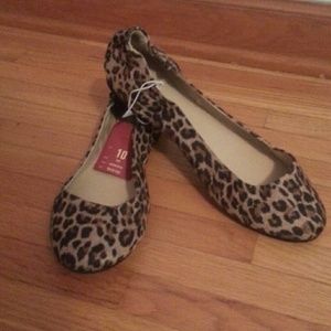 Leopard closed toe flats