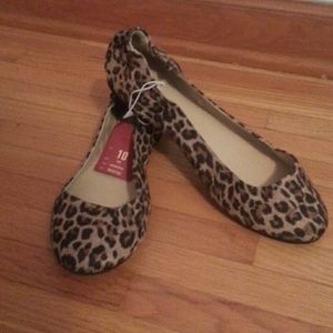 Leopard closed toe flats