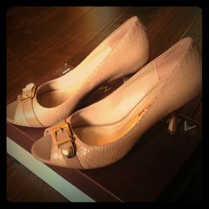 Anotonio Melani Peep Toes
