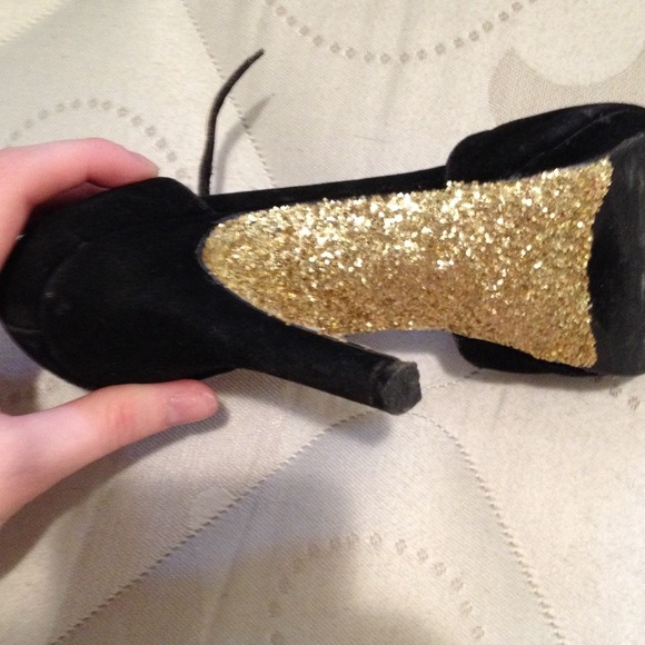 Heels - Picture 2 of 4