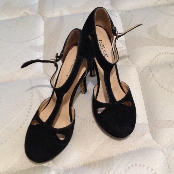 Heels - Picture 3 of 4