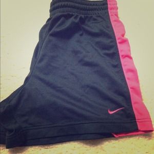 **BUNDLED 👍👍Pink and black Nike shorts (no linin